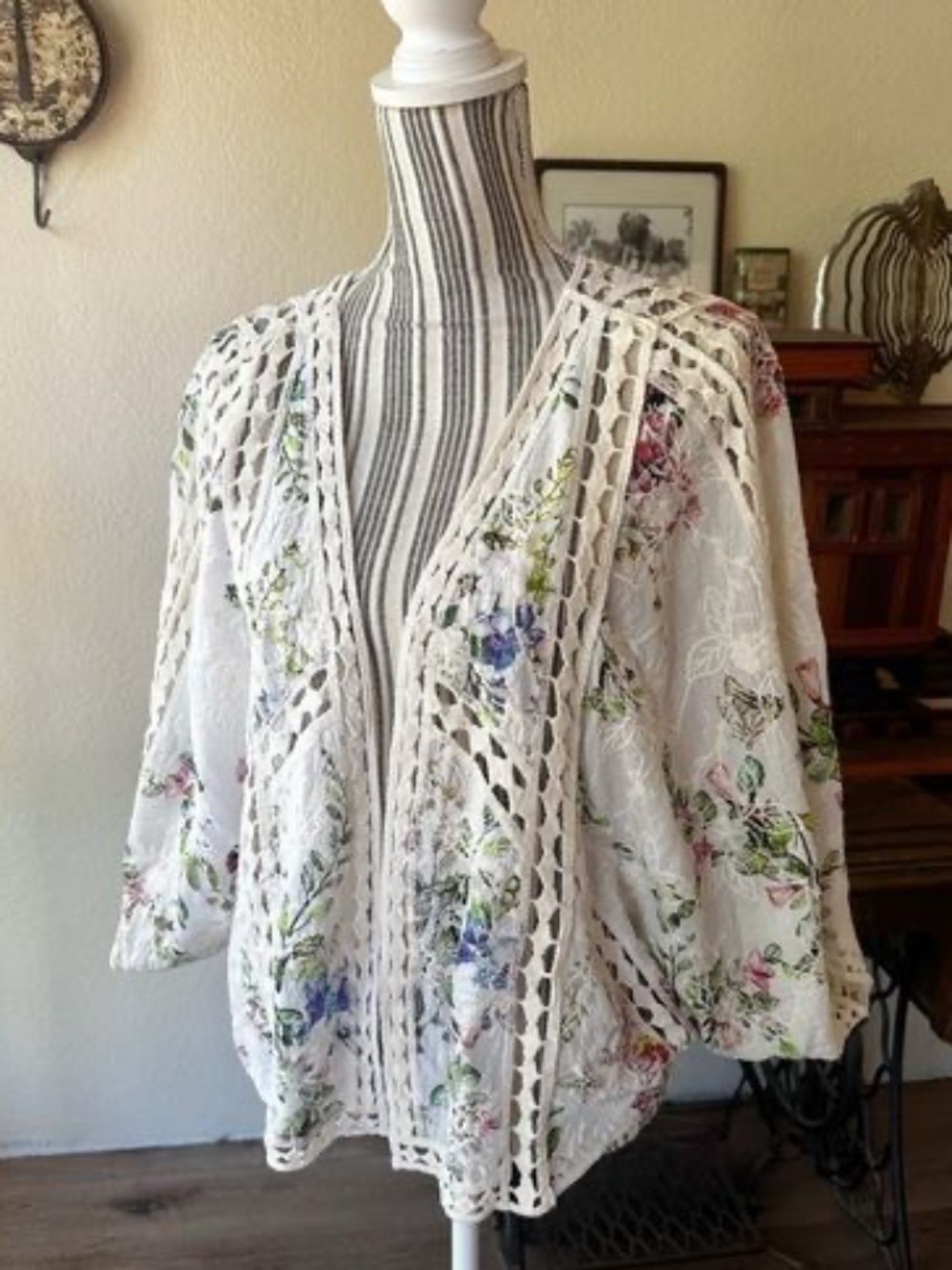 Anthropologie floral and lace inset cropped kimono style